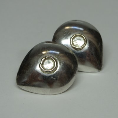 Item 51-8 stud earrings