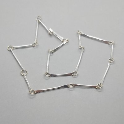 Linked necklace with rounded segments