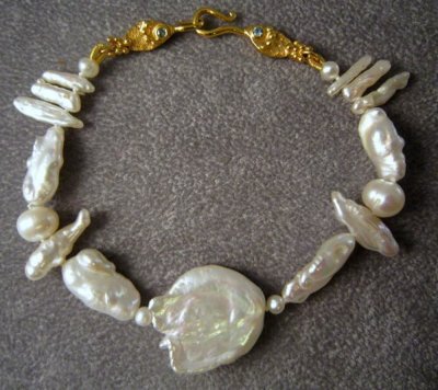 Silver bracelet with pearls and hooked fishes