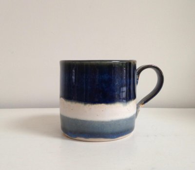 Hazel mug white and two blues